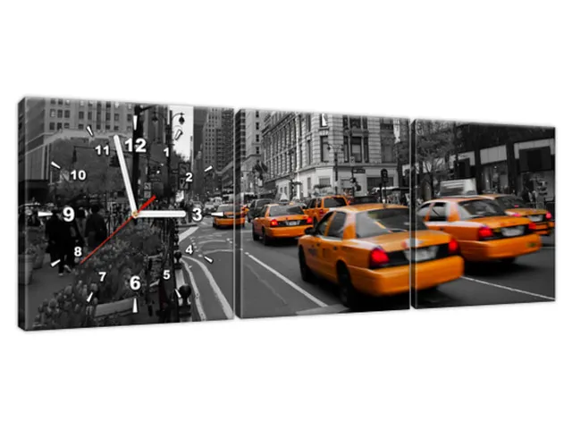 Dizajnové nástenné hodiny Manhattan Taxi